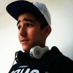 Waat  is eer? fuck oldschool mensen met de swagg van gisteer :D