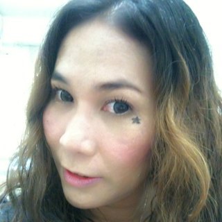 ไม่รวยทรัพย์สิน ไม่สวยดั่งนางฟ้า เป็นแค่ผู้หญิงธรรมดาที่ไม่เคยหยุดตามฝัน ^_^