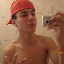 Gente boa,feliz,sincero,legal quem conhece sabe ! tenhu 15 Anos !