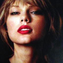 Percebi que o mundo poderia explodir lá fora e eu ficaria aqui dentro olhando teu sorriso @taylorswift13 17.12.12