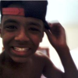 Nao sou mais do que ninguem nem menos, sou como todas as pessoas so estou vivendo dias iguais de maneiras diferentes. =D