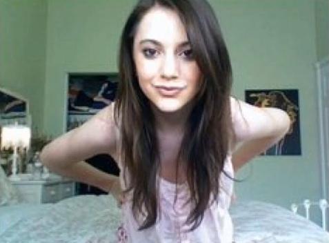 Heey. I'm Alexa Nikolas, call me Lexi. I love tropical isles, concerts and all my friends. xoxo lexi.