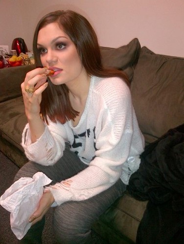 Follow this account if you love Jessie J :) seen her live x5 met her x2 shes AMAZING! :D other account: @StoosheScotland