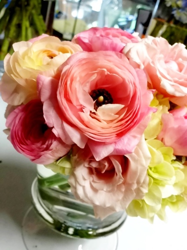 Beach Plum Floral is a boutique design studio based out of southern Massachusetts specializing in modern, unique & fresh blooms for your special day