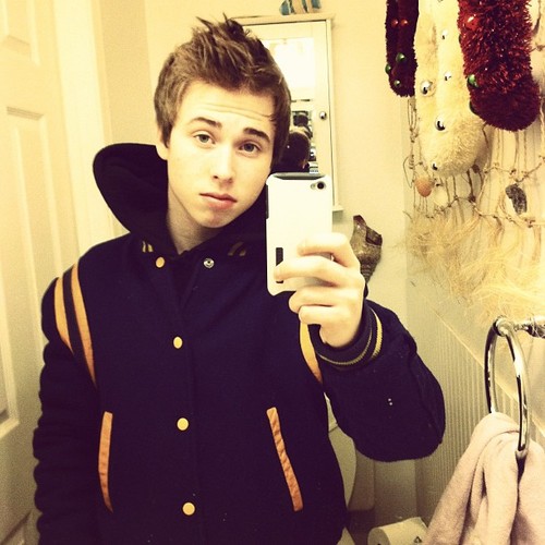 What's up, guys? I'm Dylan Holland and I'm a 18 year old singer. On the #BelieveTour with Justin Bieber. [FL/RP]