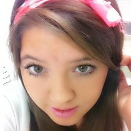 louCoral's profile picture. quien no aprende a perdonar, dificulta su caminar :)