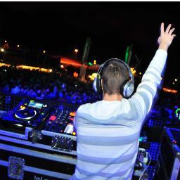DJ de Gran Canaria, empezando a pinchar desde los 14 años, en cumpleaños, Fiestas privadas, Jornadas Universitarias, Universiteefest, Kube, Infinity, Etc