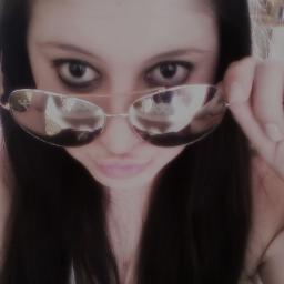 Eu ? menininha mimada , alegre , chata (as vezes ) Grêmista , blogueira , 18 anos ..prazer Anah Rodrigues ;D