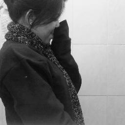 super conversadeira, cheia de manias, ás vezes tímida, ás vezes louca, tenho nojo de falsidade , Curto Rap , e  segue ai  .   skype: thata.almeiida1