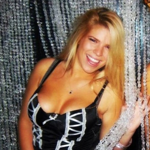 Model/dancer/actress/entrepreneur
Xoxo, your partying princess, #KittyMeow   

http://t.co/D3FKbuyU