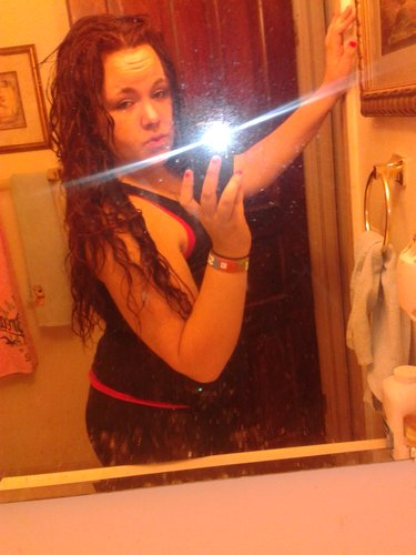 ;  Mrs Danielle mariee ; 19 yrs young ; #TeamDolo #TeamSukaFree #TeamFuckYoself ; FOLLOW ME BITCH ! (;