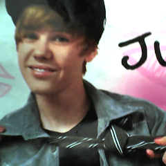 cada minuto del dia pienso en JUSTIN BIEBER follow me @justinbieber