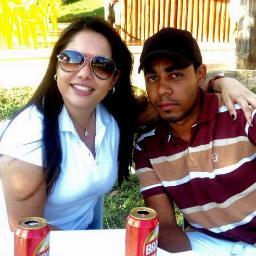 Não é necessário dizer nada.Basta um abraço.Leio em seus olhos td o q o seu amor tem pra contar.Eu conheço todos os seus sinais.Sabe meus defeitos.