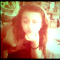 Justin,Miley y Demi mis IDOLOS. Ñeee soy de River y hago Comedia Musical seguime y te sigo