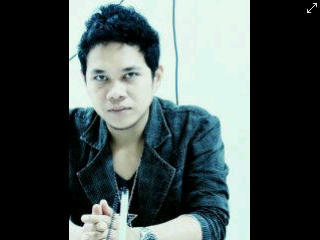 Bussinesman & Musician, Song writter from Pekanbaru (INDONESIA)
BASSIST STARLIGHT BAND NAGASWARA ARTIST.
http://t.co/wRcZj3DX
