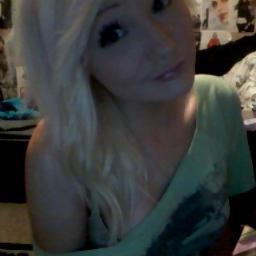 I'm Lucy, love meeting new people, music, cute girls and guys (yes I'm Bi)
New to the twitter hype :/