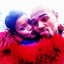 @rihanna and @chrisbrown are my faves !!! #RihannaNavy #TeamBreezy #1LOVE #Chrianna Diamonds on iTunes http://t.co/gII1PkTG Fortune !!!