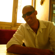 Director-Realizador de Televisión socio de producciones minusculas. Realizador de Un País para leerlo