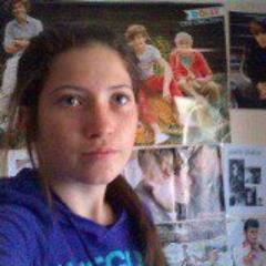 you follow me and I will follow back :) I love one direction and Justin bieber :3
