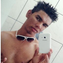 Vocês riem de mim por eu ser diferente, e eu rio de vocês por serem todos iguais.