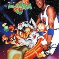 Space Jam - 1996, comédia. Estrelado por Michael Jordan e Wayne Knight assim como o elenco do Looney Tunes. Também marca a estreia da personagem Lola Bunny.