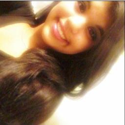 - Eu sou chata,irritante, ciumenta,idiota, tímida, agressiva,fria,grossa mais alem de tudo eu ainda tenho um coração.