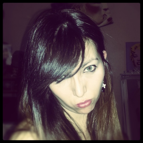 Sensible, Sincera, Simpática, Divertida. Gruñona, Idealista, Inteligente, Sociable, Optimista, Ambiciosa, Soñadora, con muchas ganas de vivir y ser FELIZ! =) ♥♥
