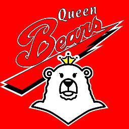 東京の女子アイスホッケーチーム「Queen Bears」です。現在は高校生から社会人までの選手が東伏見のダイドードリンコアイスアリーナで練習をしています。