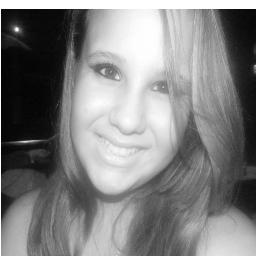 Simpatica,Carinhosa,solteira,15,Torcedora do flamengo e muito Ciumenta....