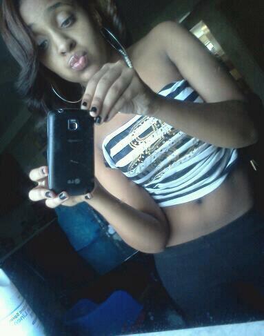follow me ill follow back :) im single ! |3 in im LOVEING IT ;) #TEAMsingle#TEAMbombA'F TeamNo Cuffing! TeamJuice ;)