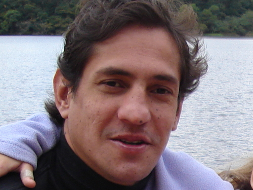 I'm a Business Administrator, graduated at PUC-SP, tech lover, a friendly guy, and so forth. But, born to be free and an Universalist.