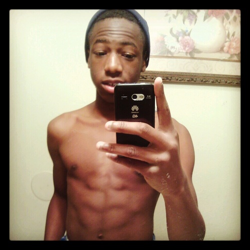 @CNyesha nd @d_dewayne my niggs!! Mention for a followback!!