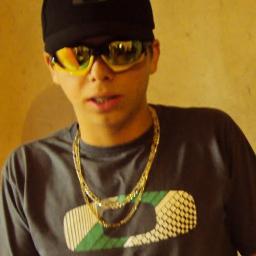 Fé na vitória, cabeça erguida, sonhe alto querer é poder. ♫♪