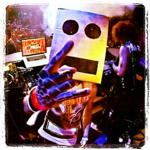 Im in the @partyrockcrw and shuffle with @redfoo @skysnuts and #party rock untill we pass out. I FOLLOW BACK