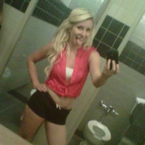 18, #cheerleader living on my own enjoying life , #learning , #loving couldnt ask for more :)