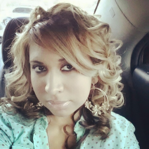 Married and enjoying life with my beautiful family. ♡♡