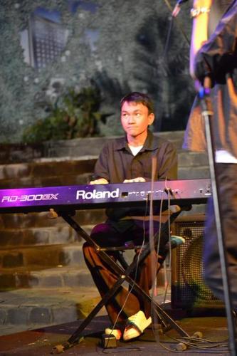 Musik itu menyenangkan
Filipi 3:1.
keyboardist @jojoandminiztri