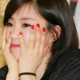สวัสดีค่ะ อึึลจองค่ะจากวง ที-อาร่า ค่ะ เป็นคนสบายๆนะเป็นกันเองยังไงก็ฟอลมาคุยกันได้นะค่ะ