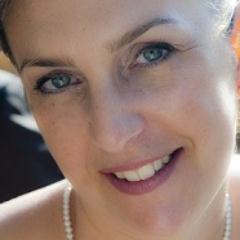 Head of communications at Prayon- Love languages, literature, diving and cooking.