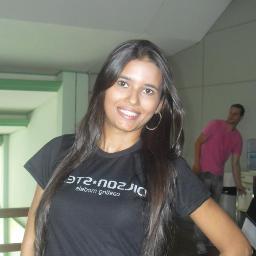 Sou Brasileira, tenho 20 anos,Sou Modelo,estudante de Direito,Blogueira e Empresária, adoro fazer amizades,passear, estudar e adoro ficar na net!!