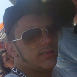 meu estilo é pesado e faz tremer o xão, minha palavra vale um tiro e eu tenho muinta munição!!