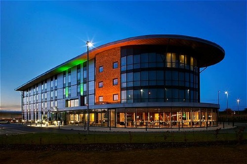 Holiday Inn Salisbury Stonehenge is a bold and stylish hotel located near Stonehenge. Find us on the A303 in the heart of Wiltshire. Welcome!