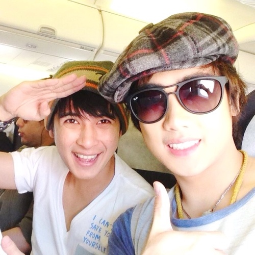ทวิตป่วยๆฟินๆของคนรักแคนฮัท สนับสนุนดวงดาวทั้งสองดวง ดินแดนมังกรกระป๋องรักกันๆ Group: http://t.co/qBcrNaUl  Instagram : @CanHut47