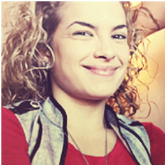 Mulher do sorriso perfeito , do sotaque viciante, da gargalhada contagiante do jeitinho lindo e inexplicável! AMO VOCÊ ... @Lua_Blanco.