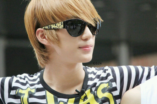 โย่วววผมเรฮวาน สมาชิกวงBIGSTAR  * โค้ง* ฟอลคุยกันได้น่ะคับ ผมตอบทุกเมนชั่นน่ะ   คึคึ^0^ #specialfam