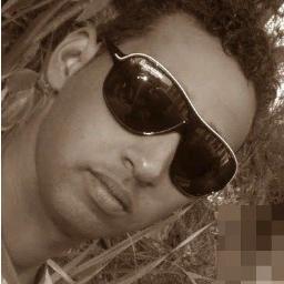 Tenho 20 anos
Danço a 5 e  isso que eu amo fazer 
Sou católico,  participo do Grupo de jovens Elus e da Pastoral da Juventude e isso