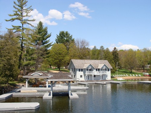 Beautiful vacation resort on Lake of Bays