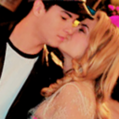 Since ; 04/05/11 .Oficializado 14/05 pela Lua *-* e pela Lagrima Flor dia 01/08 e pelo Arthur dia 28/05 , Dindas ; @FamiliaArthurA , @aleloyola RBR 21/03/2011 ♥