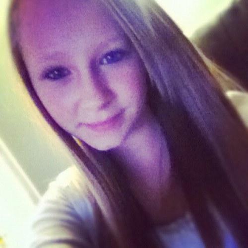 SontagPayton's profile picture. HEY! YA U! You see that green button down there?↘Make it blue:)