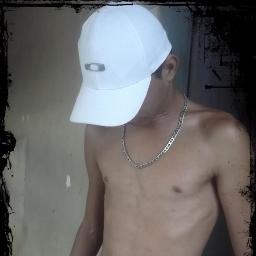 o certo e se apaixonar quando estiver pronto 'e nao quando estiver se sentindo sozinho.......